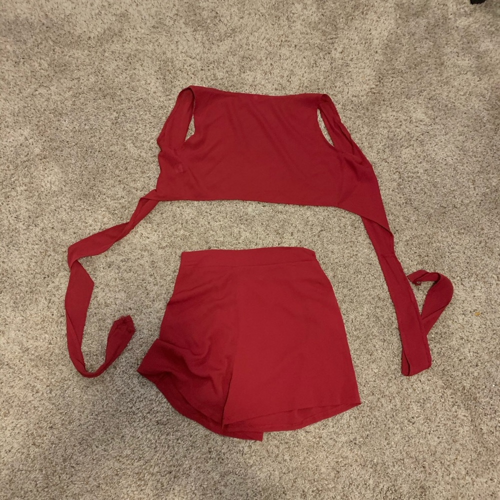 Two piece set with tie